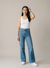 Pantalon jeans oversize BRILLOS - Azul medio - modelo de frente - ColomShop