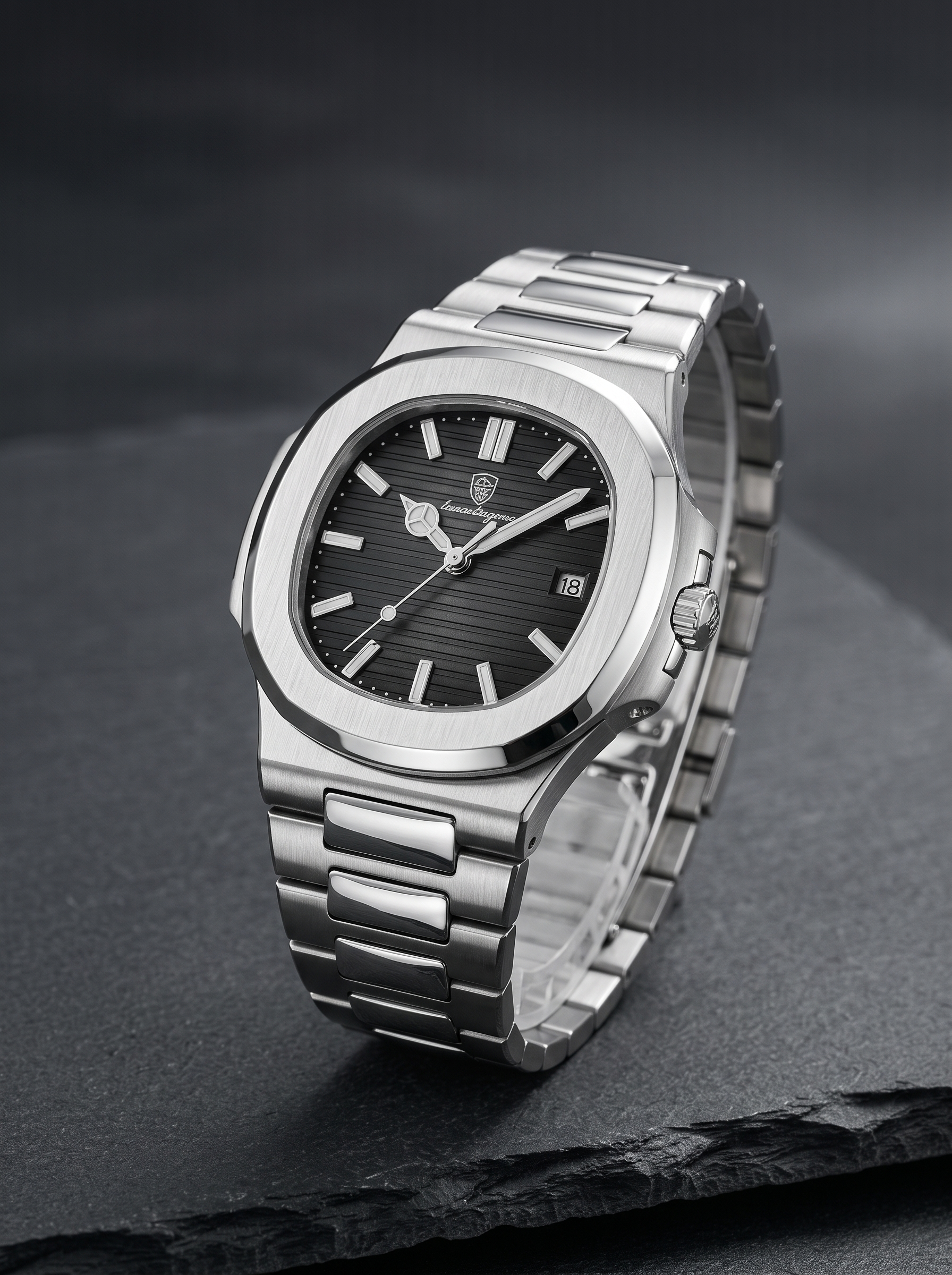 Reloj Para Hombre Elegante Plateado - angulada superficie oscura